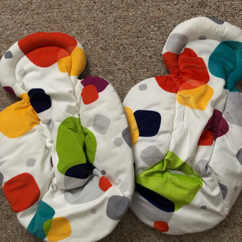 4 moms mama roo inserts. Throwing in extra one